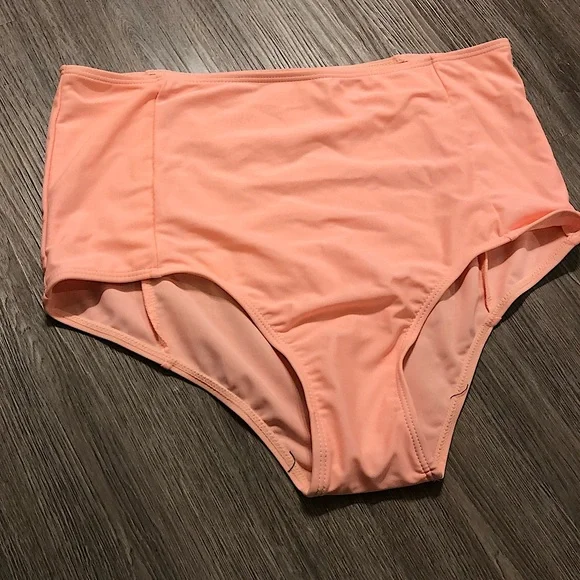 Cupshe Highwaisted Bikini Bottom - Picture 3 of 4
